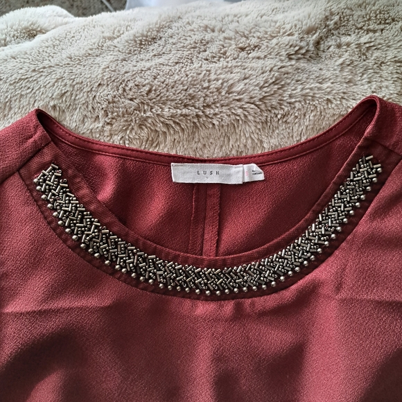 Lush Burgundy Scalloped Crop Top - Picture 2 of 6